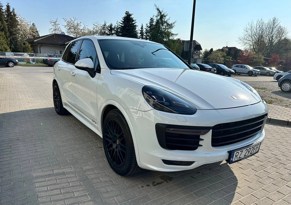 Porsche Cayenne cena 235000 przebieg: 80000, rok produkcji 2016 z Gdańsk małe 121